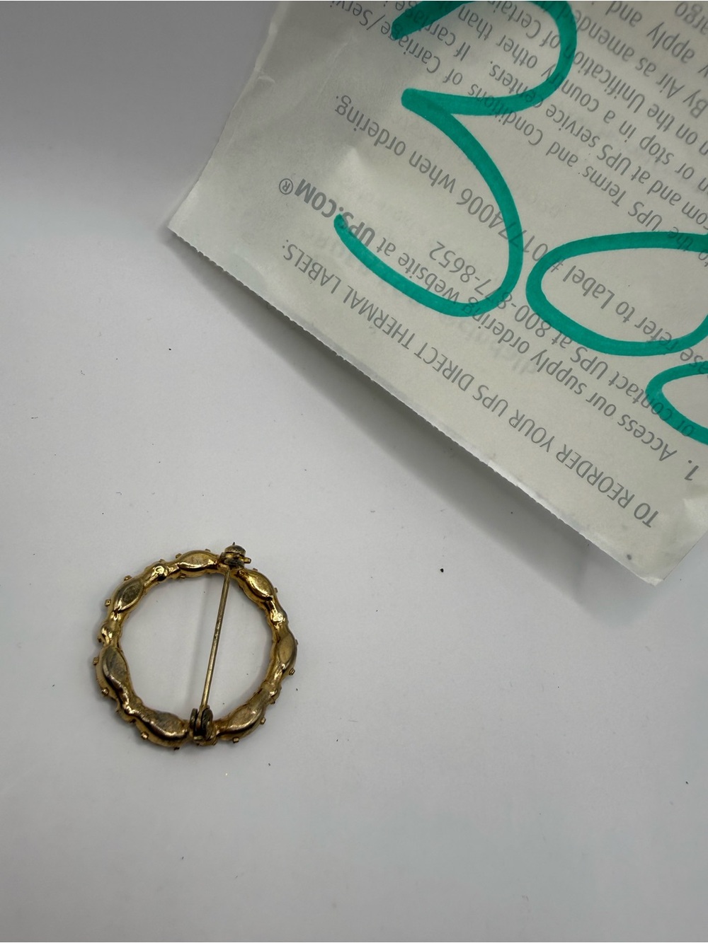 Vintage-Inspired Gold Circle Brooch Pin - Elegant Women’s Jewelry